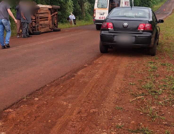 Colisión entre dos vehículos dejó varios lesionados