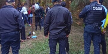 La Policía frenó una toma de terrenos en Jardín América: hay seis demorados