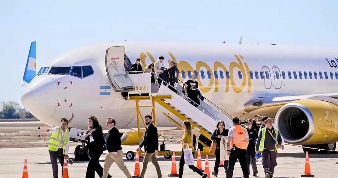 Iguazú recibe el primer vuelo directo desde Lima y amplía su conectividad internacional