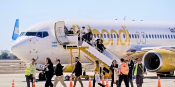 Iguazú recibe el primer vuelo directo desde Lima y amplía su conectividad internacional