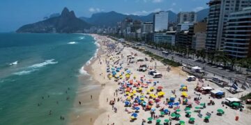 Brasil rompe récords con los turistas argentinos: los datos que festejan en el país vecino