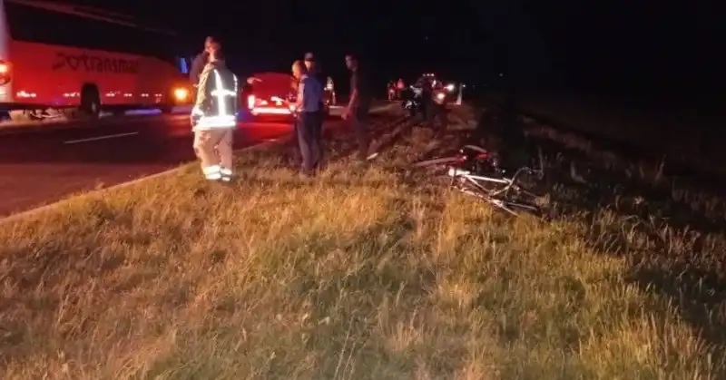 Dos misioneros en bicicleta fueron embestidos por un colectivo durante la peregrinación a Itatí