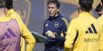 Riquelme ratificó a Claudio Úbeda como DT de Boca para la temporada 2026