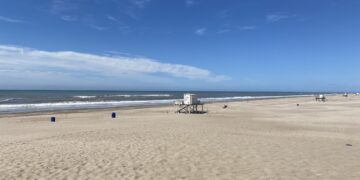 Mar de las Pampas: una mujer se cortó un dedo y lo arrojó al mar como ofrenda Umbanda