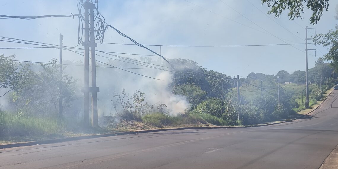 Bomberos controlaron un incendio de malezas en Posadas