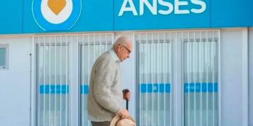 Jubilados y pensionados de ANSES cobrarán un bono de hasta $70.000 en febrero