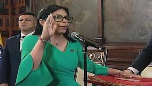 Delcy Rodríguez juró como presidenta encargada de Venezuela tras la captura de Nicolás Maduro: “Por mi honor”