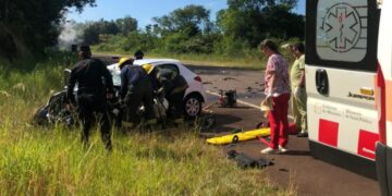 Un fallecido en violento choque entre un auto y un camión en Cerro Azul