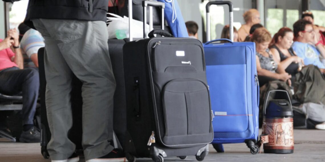 Pasajeros de micros de larga distancia deberán llevar su equipaje registrado a su nombre