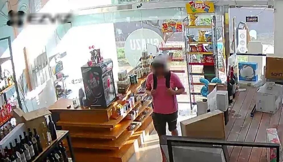 Pagaron más de 110 mil pesos de alcohol con comprobantes falsos y fueron detenidos