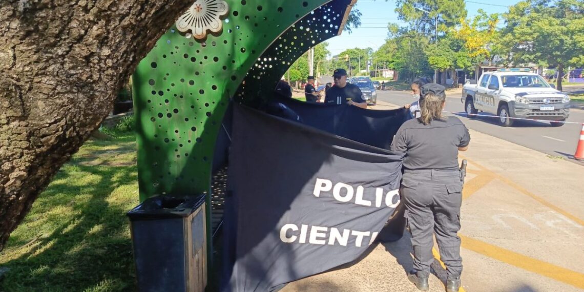 Posadas: Un hombre se descompensó y murió mientras esperaba un colectivo
