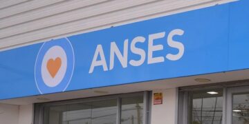 Oficializaron un aumento del 2,85% para las jubilaciones y pensiones en febrero