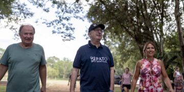 Passalacqua recorrió el balneario “El Francés” en la previa del Festival del Verano