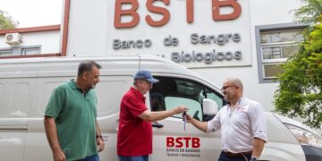 Passalacqua entregó un nuevo móvil al Banco de Sangre y destacó la inversión en salud pública