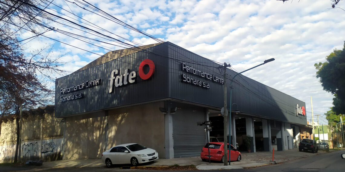 Cerró la fábrica de neumáticos FATE y despidió más de 900 trabajadores