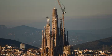 España: la Sagrada Familia llegó a su punto más alto