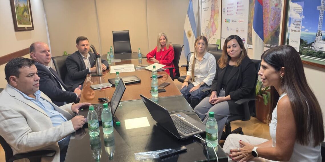 Acuerdan becas y nuevas ediciones del concurso “Alrededor de Iberoamérica” y del IDEADHON