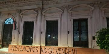 Identificaron a una activista involucrada en las pintadas a la Casa de Gobierno y la Legislatura de Misiones