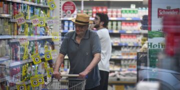 La inflación de febrero fue de 2,9% y no baja desde hace nueve meses