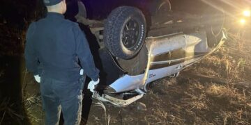 San Antonio: un muerto y dos heridos graves en despiste y vuelco