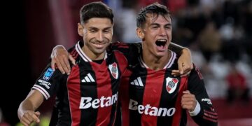 En el debut de Eduardo Coudet, River le ganó un partido picante a Huracán