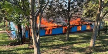 San Antonio: un chico de 13 años sería el responsable de incendiar una escuela
