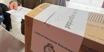 El Gobierno busca acelerar la reforma electoral y negocia cambios en las PASO
