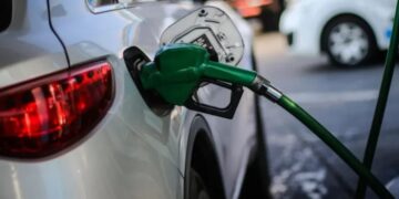 Suben hasta 5% los combustibles por la escalada del precio del petróleo