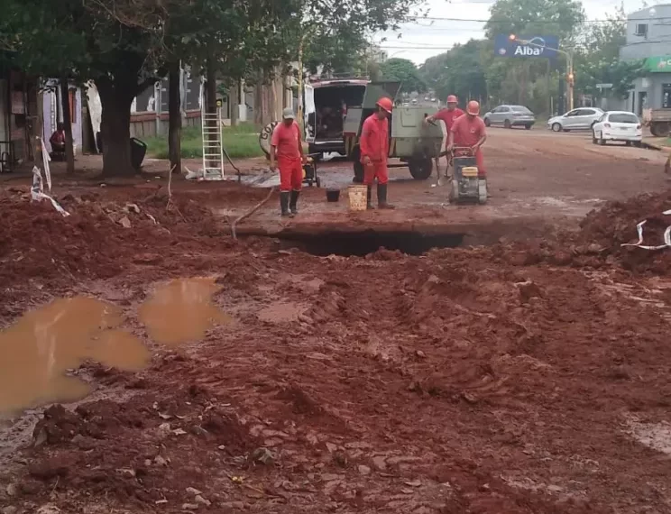 Fuga en acueducto afecta servicio de agua potable en la zona Oeste de Posadas