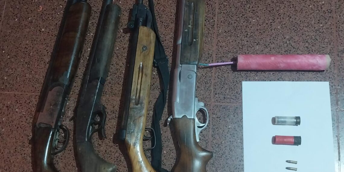 Hallaron escopetas, municiones y un explosivo artesanal ocultos en el Parque Provincial Esmeralda