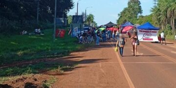 Docentes realizan corte parcial sobre la Ruta Nacional 12 en Eldorado
