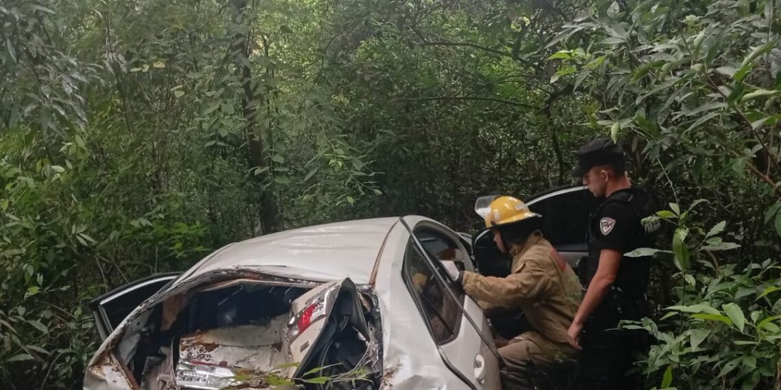 Despiste sobre la Ruta Provincial 2 en El Soberbio: una conductora resultó lesionada