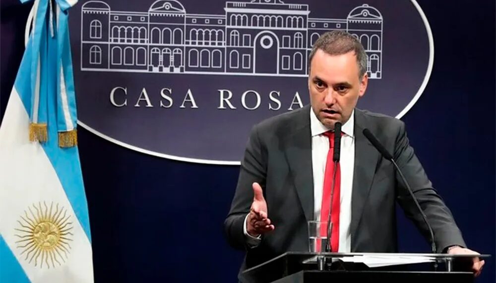 Avanzan en la investigación sobre inmuebles y viajes de Adorni
