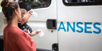 El Gobierno anunció un aumento para AUH y se conocieron los montos a cobrar por hijo en mayo 2026