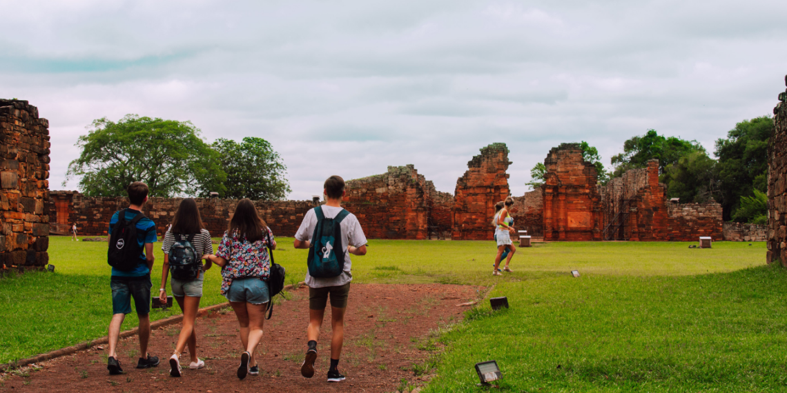 Misiones impulsa el turismo educativo con experiencias en los Conjuntos Jesuítico-Guaraníes