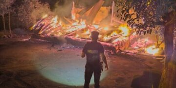 Incendio consumió una casa y dejó una víctima fatal en Dos de Mayo