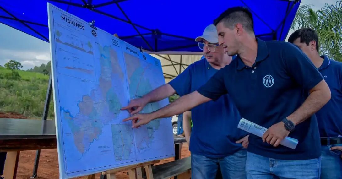 Passalacqua supervisó el avance de las obras sobre la ruta provincial 15 en El Soberbio