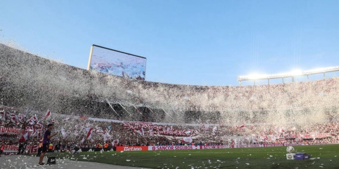 Chau papelitos: tras el incendio en el Superclásico, prohíben el uso de papelitos en los estadios porteños