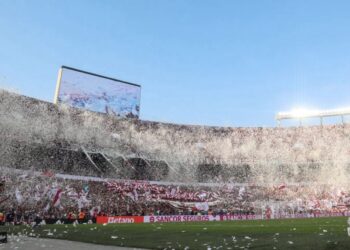 Chau papelitos: tras el incendio en el Superclásico, prohíben el uso de papelitos en los estadios porteños
