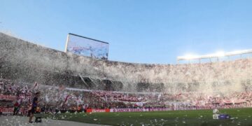 Chau papelitos: tras el incendio en el Superclásico, prohíben el uso de papelitos en los estadios porteños
