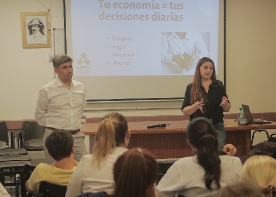 El Madariaga impulsó taller de educación financiera con tips para administrar recursos