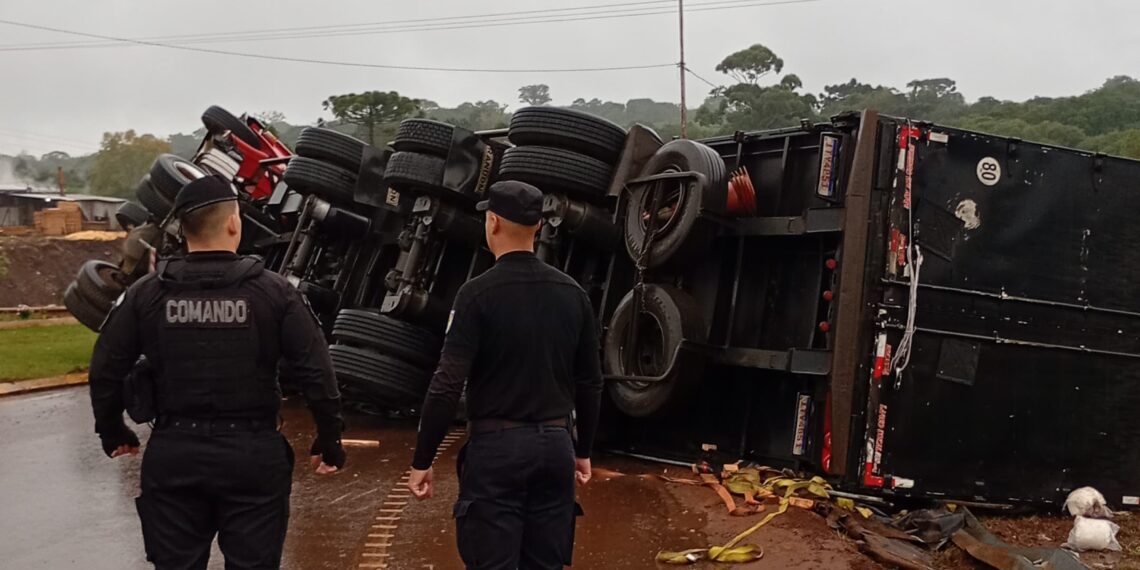 Un camión despistó sobre la Ruta Nacional 14 en San Pedro: no hubo lesionados