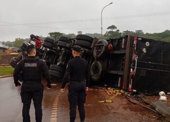 Un camión despistó sobre la Ruta Nacional 14 en San Pedro: no hubo lesionados