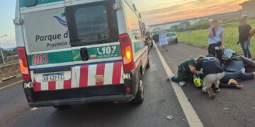 Intentó esquivar un perro y provocó un choque con una motociclista en Posadas