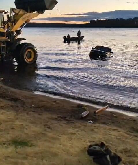Detuvieron a un ex gendarme por el asalto en Roca y hallaron el auto utilizado sumergido en el Paraná