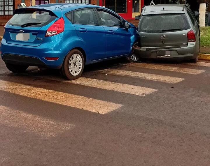 Chocó en Eldorado, dio positivo en alcoholemia y fue demorado tras intentar huir