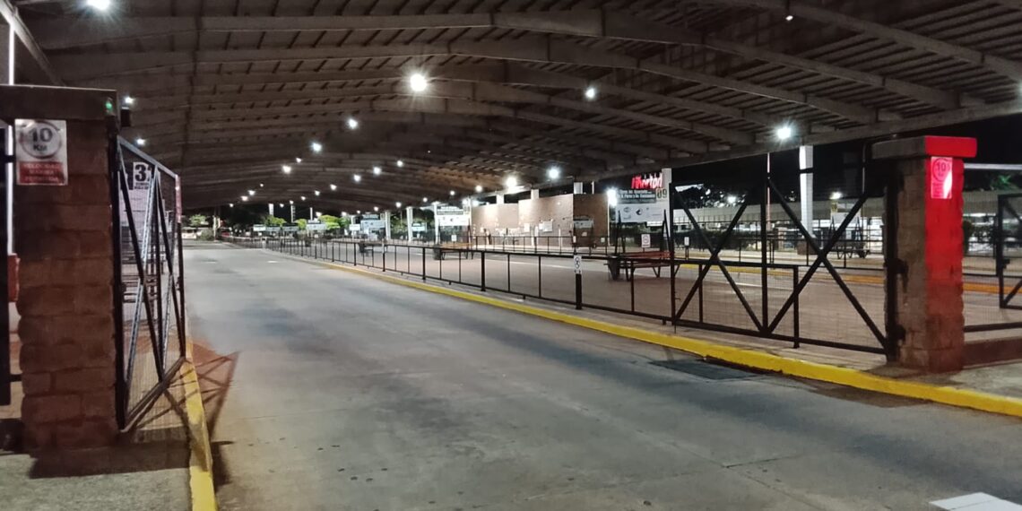 Posadas amaneció sin transporte de pasajeros porque los choferes hacen retención de tareas