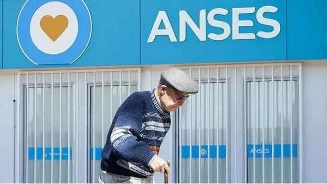 Jubilados cobrarán un bono de $70.000 y un aumento de 2,58% en junio
