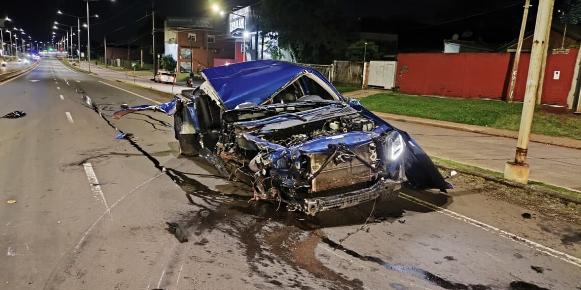 Condujo alcoholizado e impactó contra un poste en Posadas: no resultó lesionado