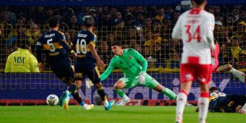 Boca quedó eliminado del Torneo Apertura: perdió 3-2 con Huracán en octavos de final